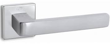 Дверная ручка Convex 1605 на квадратной розетке матовый хром