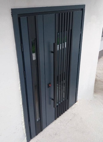 Двері вхідні Страж Proof ST Mottura PF 1.5 Regola (385) / Rio модрина вулканическая/vin серый 9058 с кашированным наличником 1220*2050