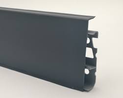 Плінтус ПВХ Hi Line Prestige Cezar Матовый №90 Чорний (74*22*2500)