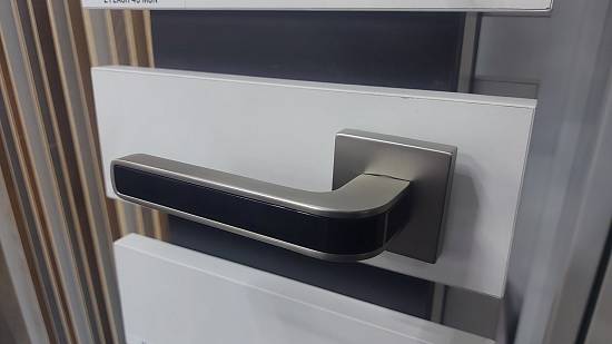 Ручка на квадратній розетці Trion Stella AL-49 MSN/Black