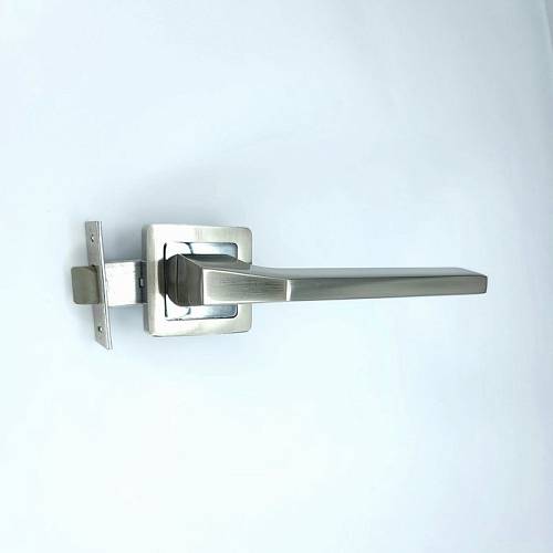 Ручка Trion на квадратній розетці ЦАМ Сorsa 74 SN/CP