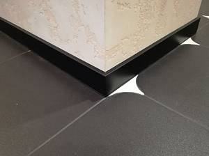 Плінтус Cubu flex 80-1144 (1010)(80*13*2500) чорний 2,5 м