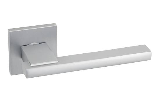 SIBA ECO Дверна ручка ТИТУС на розетці А04 хром матовий (55 55)