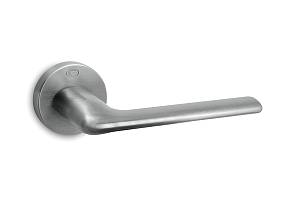 Дверная ручка Convex 1485 на круглой розетке матовый хром